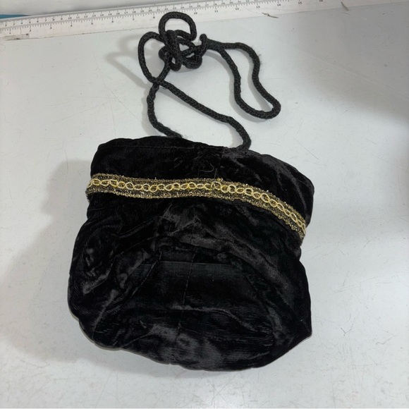 🛍️3/$30 women’s black velvet embellished bucket bag - Picture 1 of 9